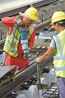 嘉興有軌電車建設現場直擊 每日推進250米，權威解答市民關切
